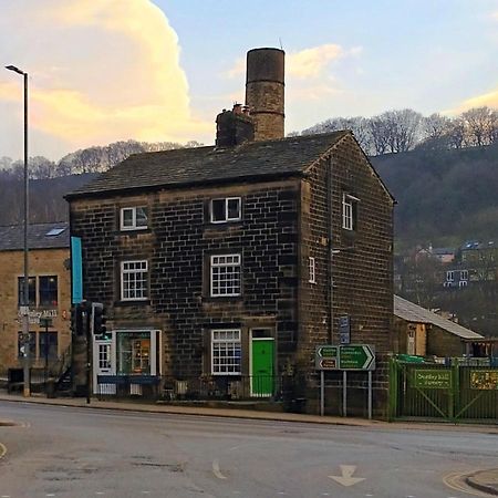 4 Bedroom Period Townhouse In The Heart Of Hebden Hebden Bridge Esterno foto