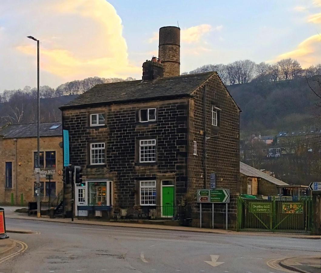 4 Bedroom Period Townhouse In The Heart Of Hebden Hebden Bridge Esterno foto