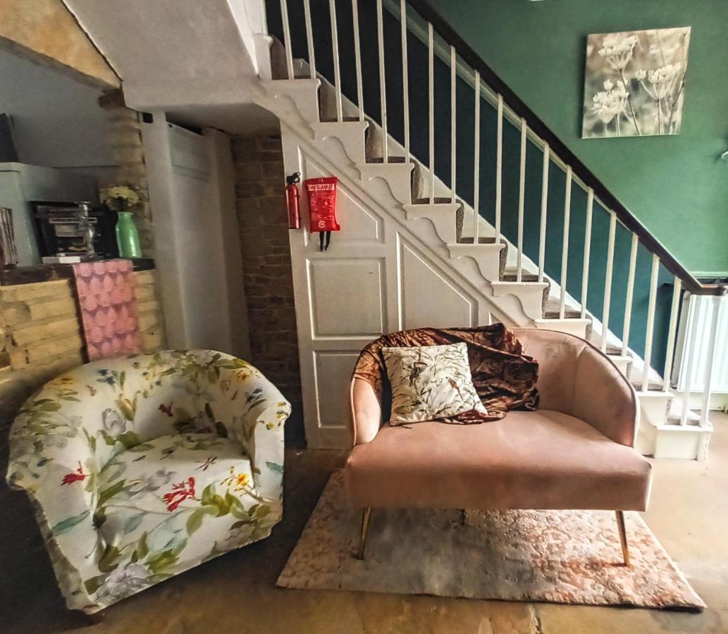 4 Bedroom Period Townhouse In The Heart Of Hebden Hebden Bridge Esterno foto
