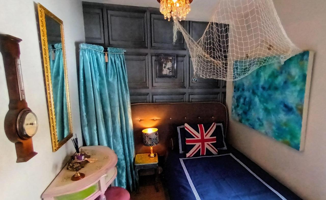 4 Bedroom Period Townhouse In The Heart Of Hebden Hebden Bridge Esterno foto