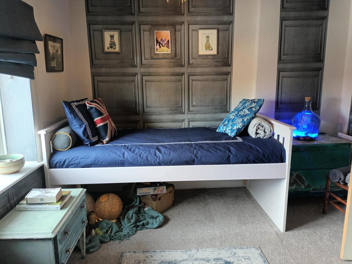 4 Bedroom Period Townhouse In The Heart Of Hebden Hebden Bridge Esterno foto